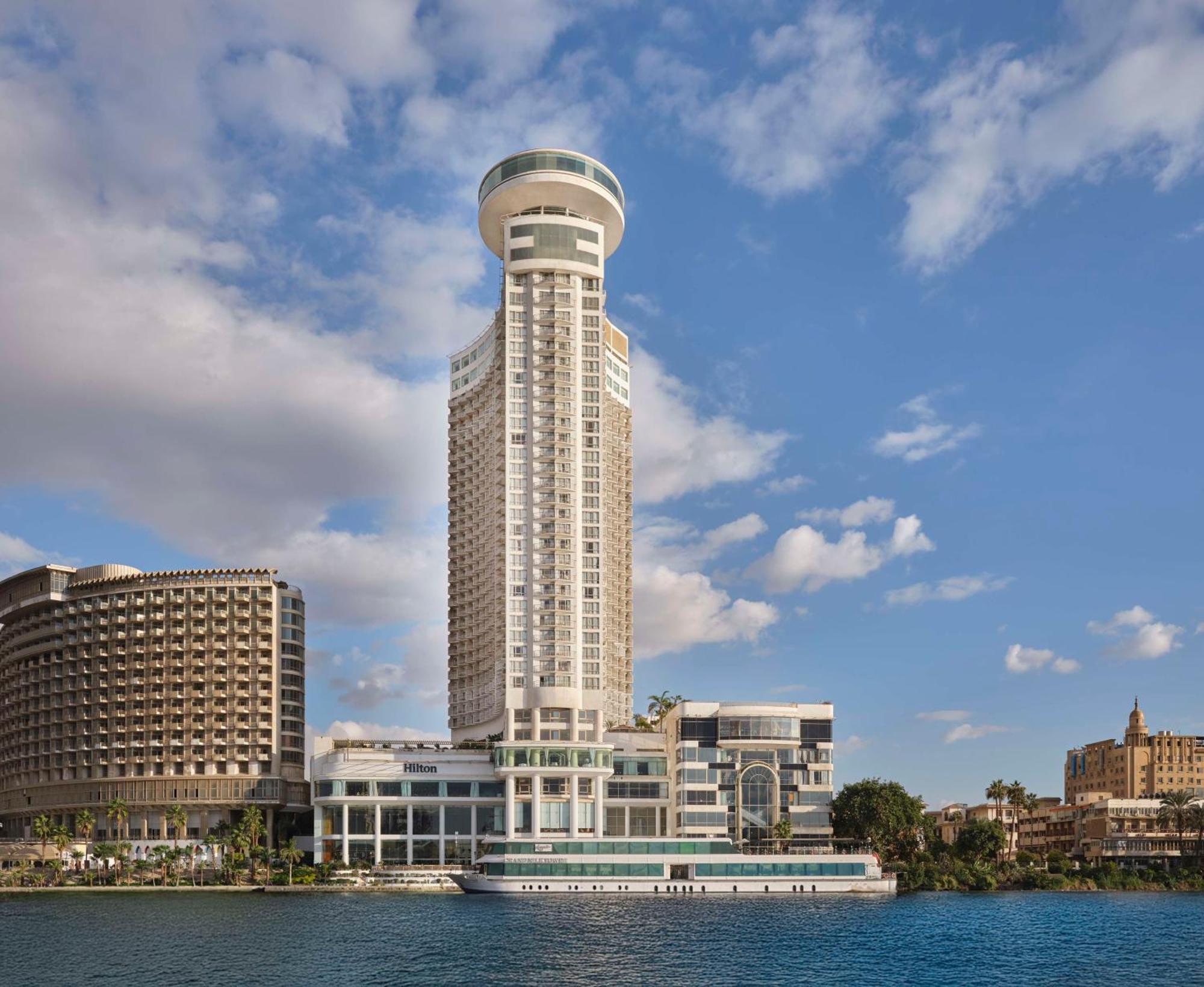 Grand Nile Tower às margens do Rio Nilo no Cairo
